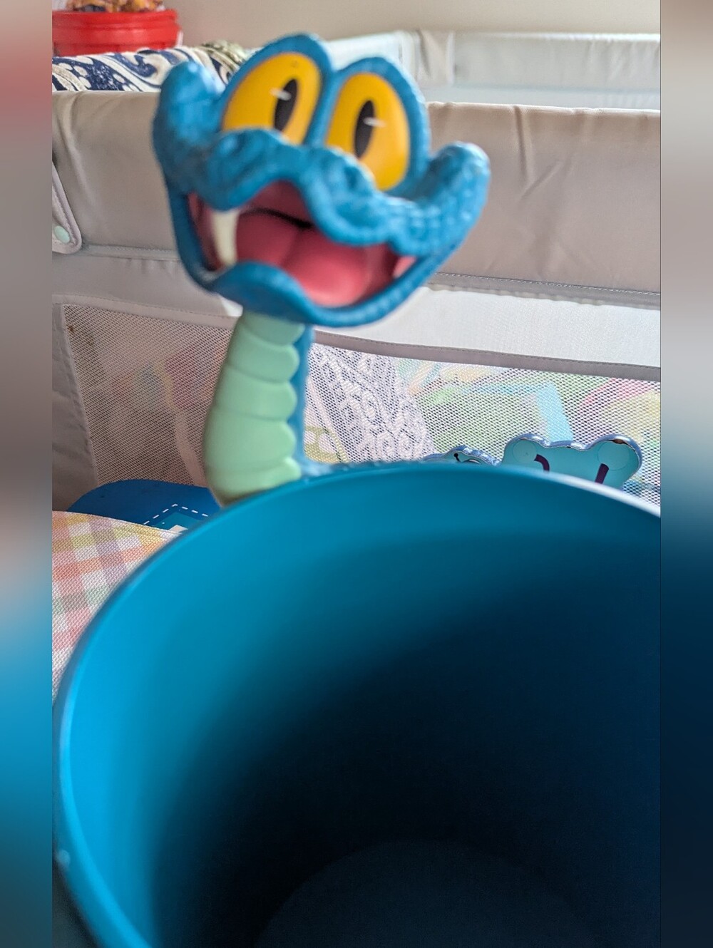 Disney Zootopia Blue and Lime Snake Bucket